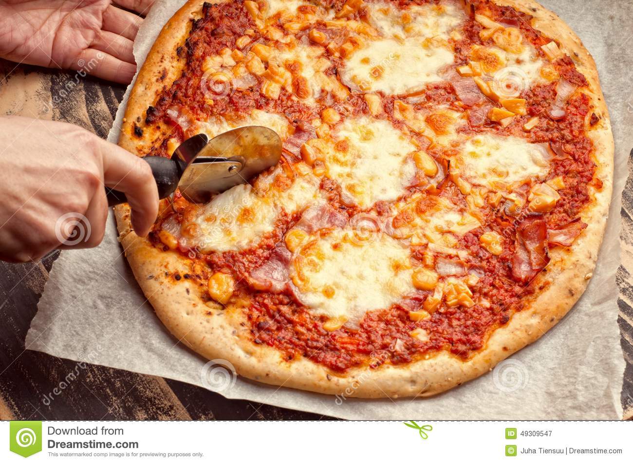 Como cortar uma pizza à palito com o cortador de pizza