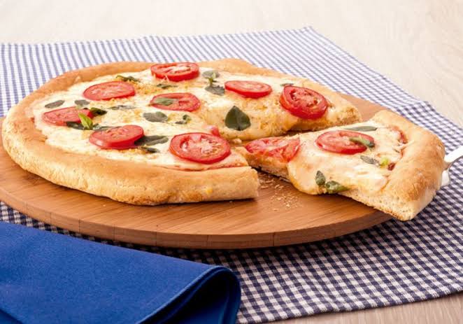 O que vai na pizza napolitana 