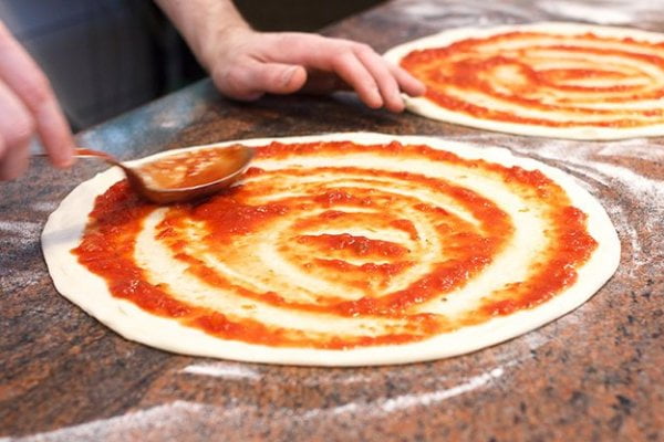 Como fazer pizza com borda falsa